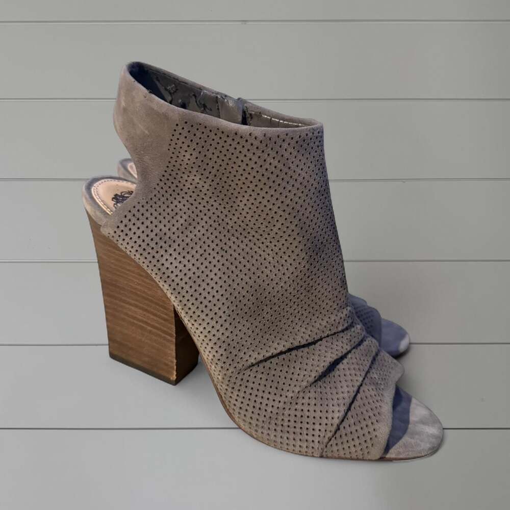 Vince Camuto Kenivi Perforated Peep Toe Block Heel Booties - Size 8.5 NWT